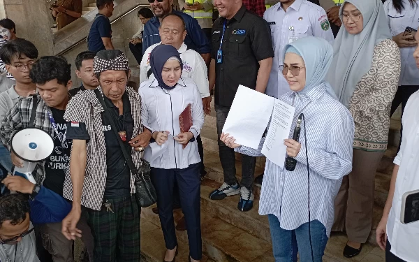 Thumbnail Temui Peserta Aksi Tolak Revisi RUU Penyiaran Anita Noeringhati Siapkan Utusan Sampaikan Aspirasi Ke DPR RI