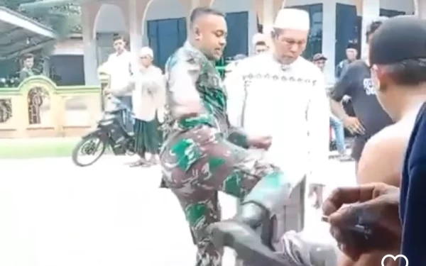 Thumbnail Berita - Oknum TNI Diduga Emosi sampai Tendang Warga di Deli Serdang