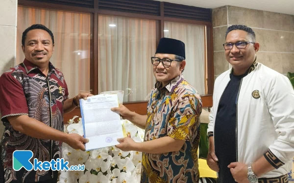 Thumbnail Berita - Anggota DPRD Kota Sorong Antarkan Langsung Surat Penolakan RUU Penyiaran