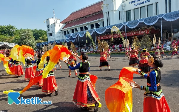 Thumbnail Penampilan seni budaya dari para seniman Kota Surabaya. (Foto: Husni Habib/Ketik.co.id)