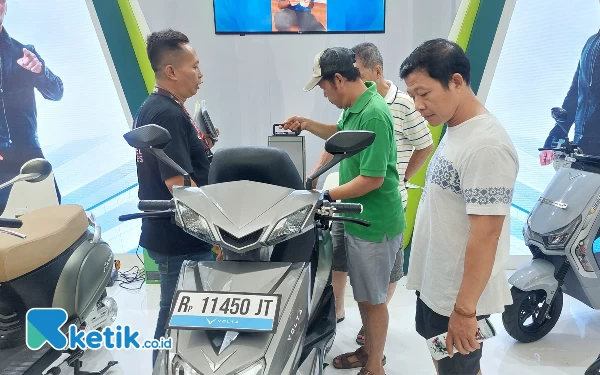 Hari Terakhir IIMS Surabaya 2024, Banyak Pengunjung Tertarik Motor Listrik