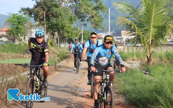 Thumbnail Berita - Keindahan Alam Kota Batu Pukau Ratusan Peserta Fun Bike Polres Batu