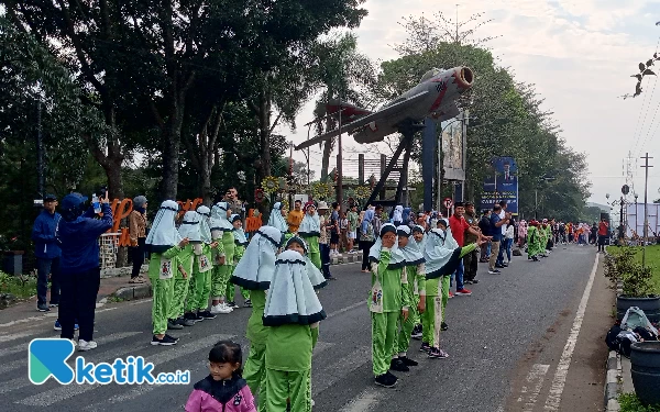 Thumbnail Berita - Sempat Vakum 4 Tahun, Masyarakat Tumpah Ruah di Car Free Day Perdana Kota Batu