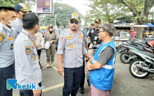 Thumbnail Berita - Dishub Kota Malang Tegaskan Parkir Seharian Tetap Dikenakan Tarif Normal