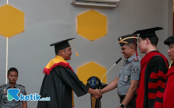 Thumbnail Keren! Belasan Warga Binaan Lapas I Madiun Diwisuda, Dapat Gelar D1 Teologi