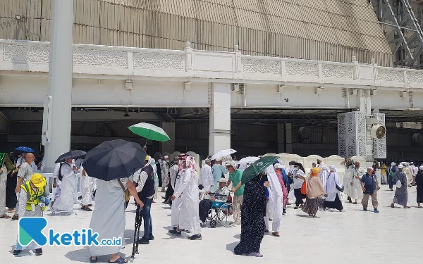 Thumbnail Suasana pada Suhu di Arab Saudi mencapai 50 derajat. (Foto: Muhsin Budiono/Ketik.co.id)