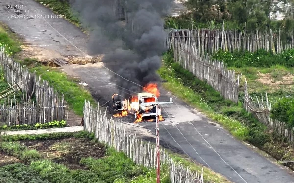 Thumbnail KKB Dikabarkan Tembak dan Bakar Sopir Angkot di Papua