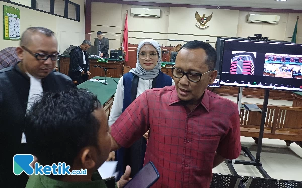 Thumbnail Mantan Bupati Probolinggo dan Suami Jalani Sidang Perdana Kasus Gratifikasi dan TPPU