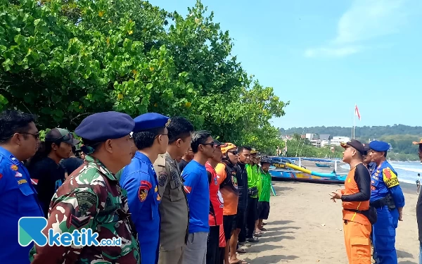 Thumbnail 4 Pelajar Kabupaten Bandung Terseret Ombak Pangandaran, 1 Masih Dicari