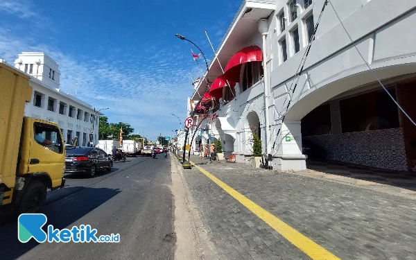 Thumbnail Berita - Keindahan Kawasan Kota Lama Surabaya yang Tercoreng Keberadaan Parkir Liar