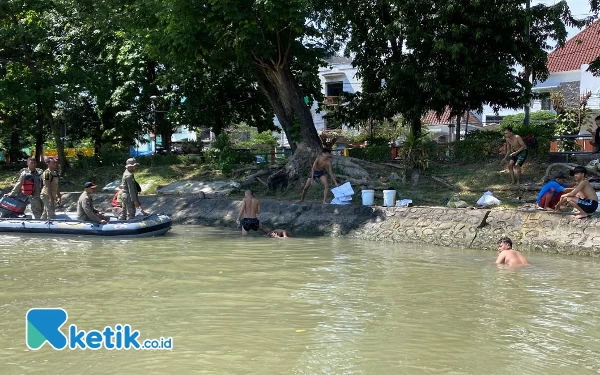 Thumbnail Berita - Pemkot Surabaya Gelar Operasi Yustisi, Cegah Warga Buang Kotoran Hewan Kurban ke Sungai