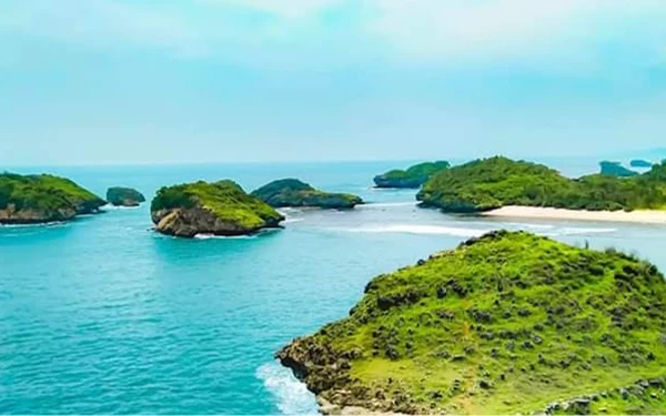 Thumbnail Berita - Yuk, Healing ke Pantai Watu Karung, Raja Ampatnya Pacitan!