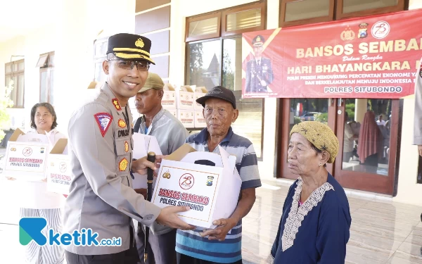 Thumbnail Sambut HUT Bhayangkara ke-78, Polres Situbondo Salurkan Paket Sembako