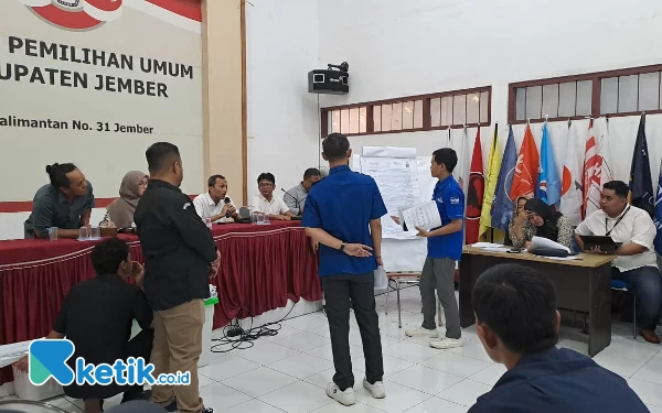 Thumbnail Berita - Demokrat Pilih Walk Out saat Pencermatan Ulang Hasil Suara Pileg DPRD Jember