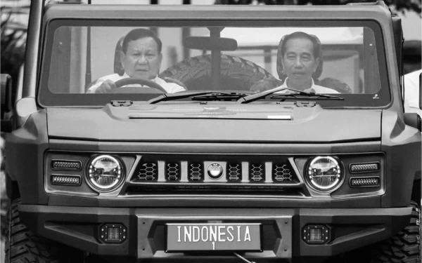 Thumbnail Presiden Jokowi Ulang Tahun, Prabowo Ucapkan Selamat dengan Foto Kebersamaan Nuansa Hitam Putih