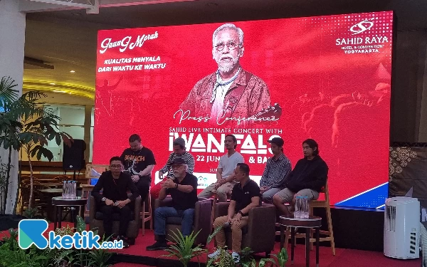 Thumbnail Iwan Fals Manjakan Yogyakarta Malam Ini, Tampil di Sahid Live Intimate Concert