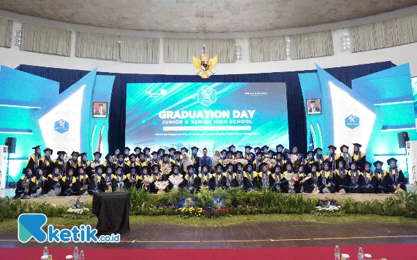 Thumbnail Thursina IIBS Malang Laksanakan Wisuda, 7 Siswa Sudah Dapat Beasiswa Kuliah Luar Negeri