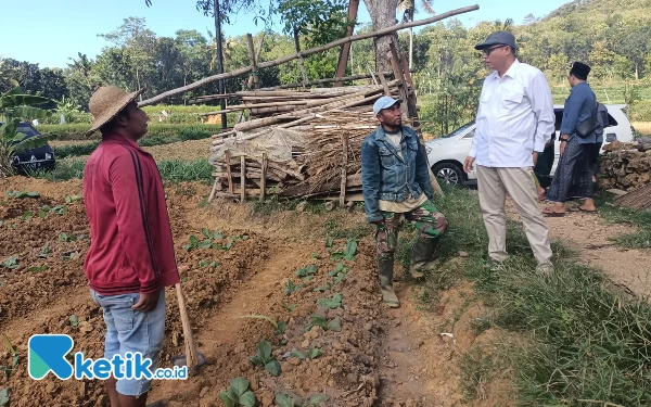 Thumbnail Berita - Awiek Bantu Petani Pamekasan dengan 10 Ton Pupuk Gratis