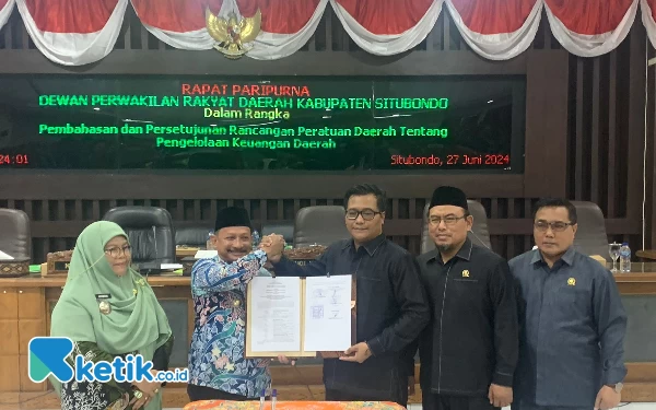 Dengan Catatan, Seluruh Fraksi DPRD Situbondo Setujui Raperda PPAPBD Tahun 2023 Menjadi Perda Definitif