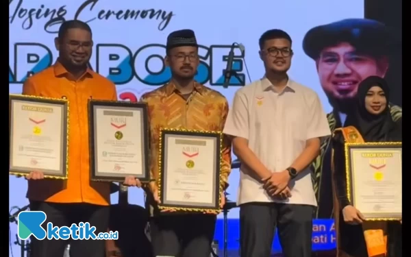 Thumbnail Berita - Festival Marabose Pecahkan Rekor Dunia, Penghargaan Diterima Bupati Halsel dan Sultan Bacan