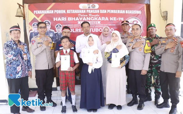 Thumbnail Polres Situbondo Salurkan Beasiswa Pelajar Berprestasi dan Dukung Ketahanan Pangan