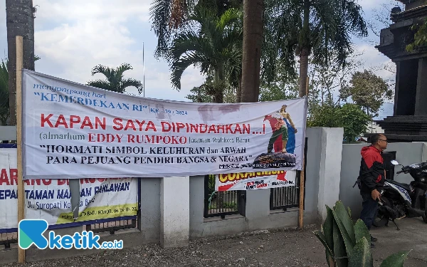 Thumbnail Berita - Warga Kota Batu Minta Satpol PP Turunkan Banner Pemindahan Makam Edy Rumpoko