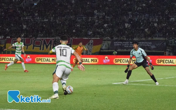 Thumbnail Menang 2-0, Paul Munster Puas dengan Performa Pemain Baru Persebaya