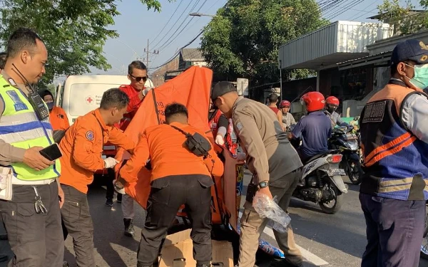 Tabrak Truk Trailer, Remaja Tewas di Jalan Raya Mastrip Surabaya