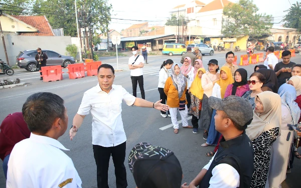 Thumbnail 15 Tahun Jadi Langganan Kemacetan, Jalan Keputih Akhirnya Dilebarkan