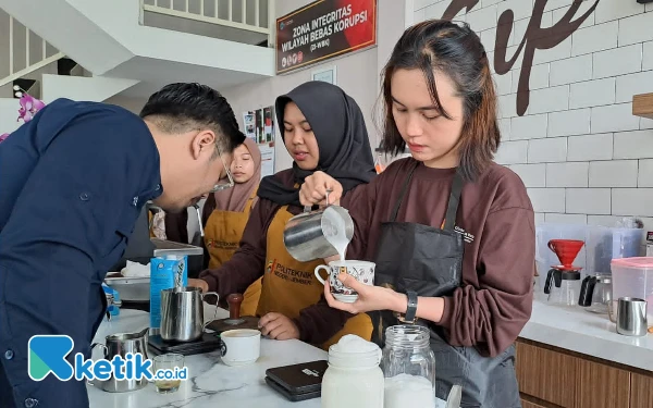 Thumbnail Berita - Sinergi Polije Latih dan Uji Kompetensi Barista untuk Pemula