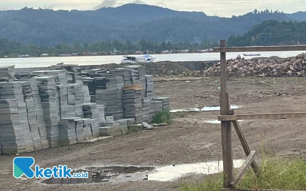 Thumbnail Berita - Sempat Terkendala Lahan, Proyek Penataan Kawasan Pantai Labuha Rampung Akhir Tahun