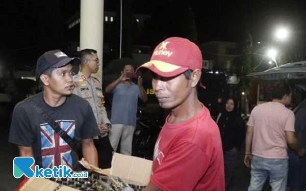 Thumbnail Satreskrim Polres Situbondo Grebek Penjual Miras di Wilayah Kecamatan Arjasa dan Asembagus