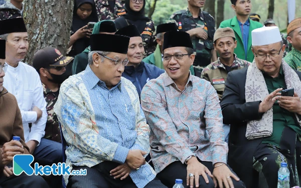 Thumbnail Lawan Politik Kerap Nyinyir, Bupati Bandung Mampu Buktikan Realisasi Program dan Janji Politiknya