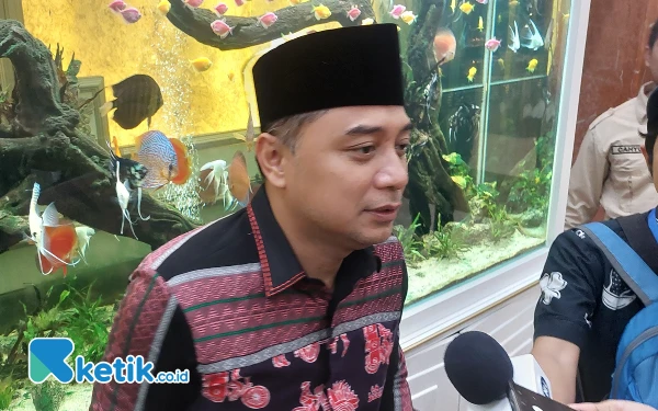 Thumbnail Berita - Jelang Tahun Ajaran Baru, Eri Instruksikan Pemberian Seragam Tepat Waktu