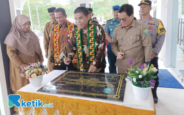 Tradisi Peusijuek Warnai Peresmian Gedung Layanan Perpustakaan Simeulue