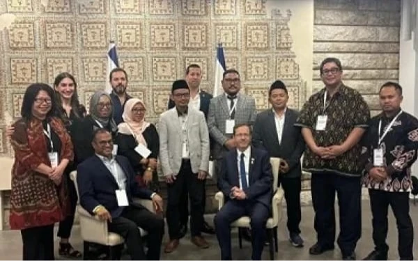 Thumbnail 5 Aktivis NU Berfoto dengan Presiden Israel Berujung Ketua Umum PBNU Minta Maaf