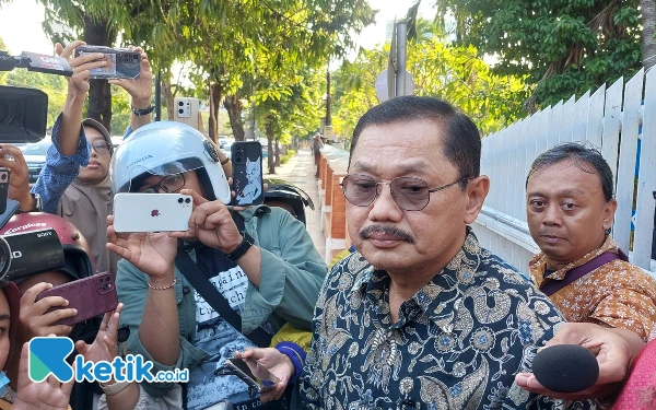 Thumbnail Suarakan Penolakan Dokter Asing, Unair Pecat Dekan FK Budi Santoso