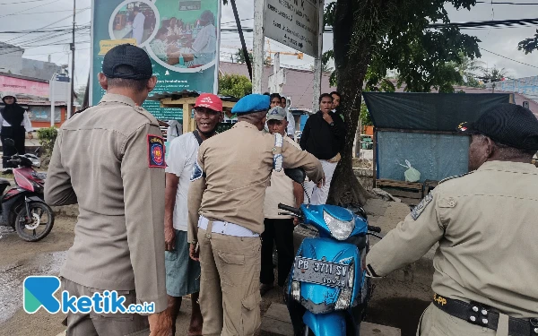 Thumbnail Satpol PP Tertibkan Lapak yang Ganggu Keindahan Wajah Kota Sorong