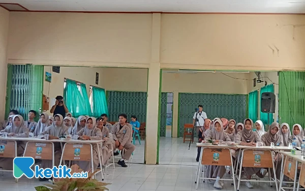 Thumbnail Berita - Imbas Program Double Track dan Digital Skills, Kepsek SMAN Pilangkenceng: Siswa Makin Pede dan Berprestasi