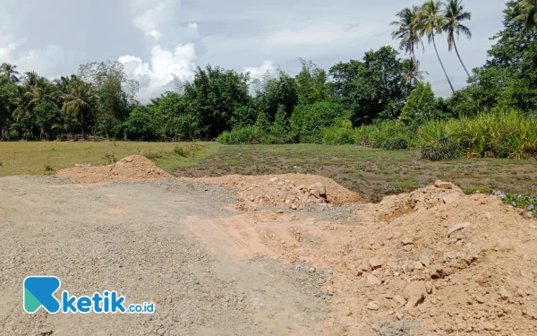 Thumbnail Berita - Proyek Lapangan Awe Seubal Tak Berpapan, Kadispora Simeulue: Dihembus Angin