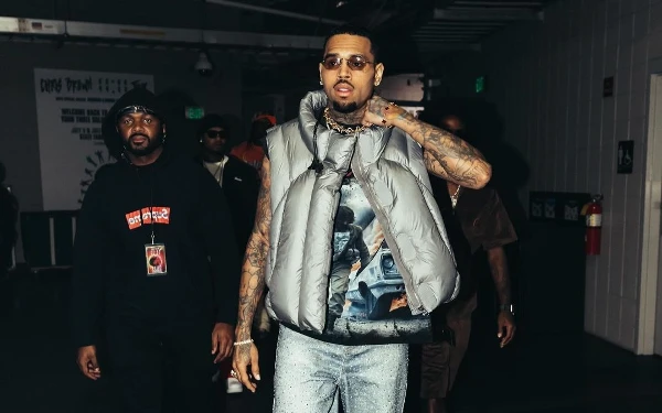 Thumbnail Berita - Diduga Lakukan Kekerasan, Chris Brown Dituntut US$50 Juta