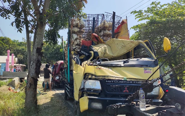 Thumbnail Sopir Truk Ayam Mengantuk, Tabrakan Beruntun Akibatkan Korban Luka di Bangkalan