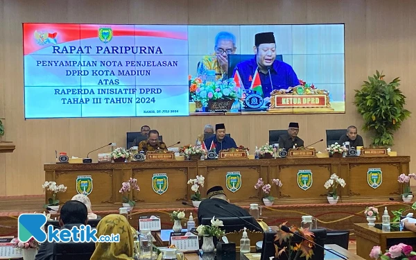 Thumbnail DPRD Kota Madiun Bahas Perda Hak Keuangan Administratif Pimpinan dan Anggota Dewan