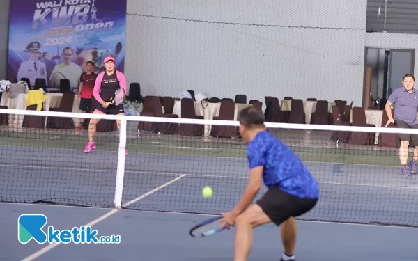 Thumbnail Puluhan Peserta Meriahkan Wali Kota KWB Open Double Tennis Tournament 2024