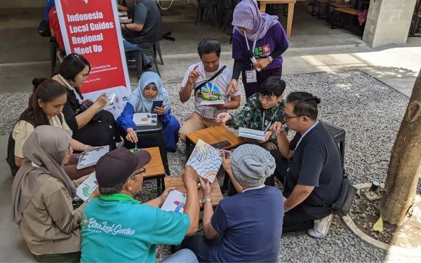 Thumbnail Melukis Bersama di Malang, Cara Kontributor Google Maps Jawa-Bali Rayakan Hari Persahabatan Internasional