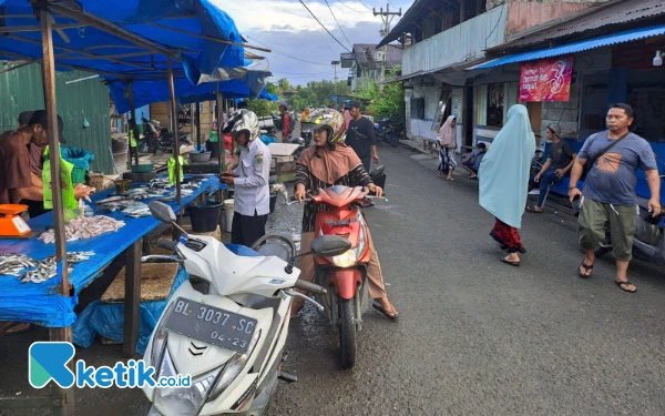 Thumbnail Pedagang Ikan Keluhkan Banyaknya Lapak di Luar Gedung Pasar Inpres Simeulue