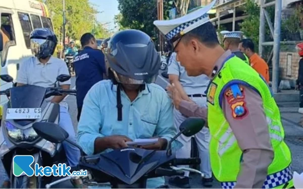 Thumbnail Satlantas Polres Sampang Tilang 1.413 Pengendara Selama Operasi Patuh Semeru 2024