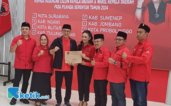 Thumbnail PDIP Serahkan 7 Rekom dan 1 Surat Tugas di Pilkada Jatim 2024