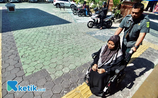 Thumbnail Potret pelayanan berintegritas kepada kaum disabilitas di Pengadilan Agama Purwodadi, Kabupaten Grobogan, Jawa Tengah, Rabu (17/7/2024). (Foto: Achmad Fazeri/Ketik.co.id)