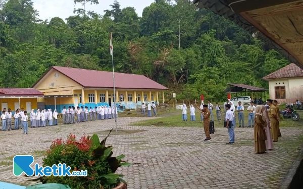 Thumbnail Berita - Kepsek SMA Negeri 3 Sinabang: HUT RI Ke-79 Motivasi Semua Golongan